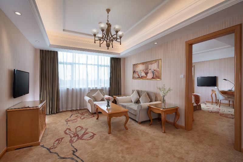 Vienna International Hotel Luogang Wanda Plaza Guangzhou Exterior photo
